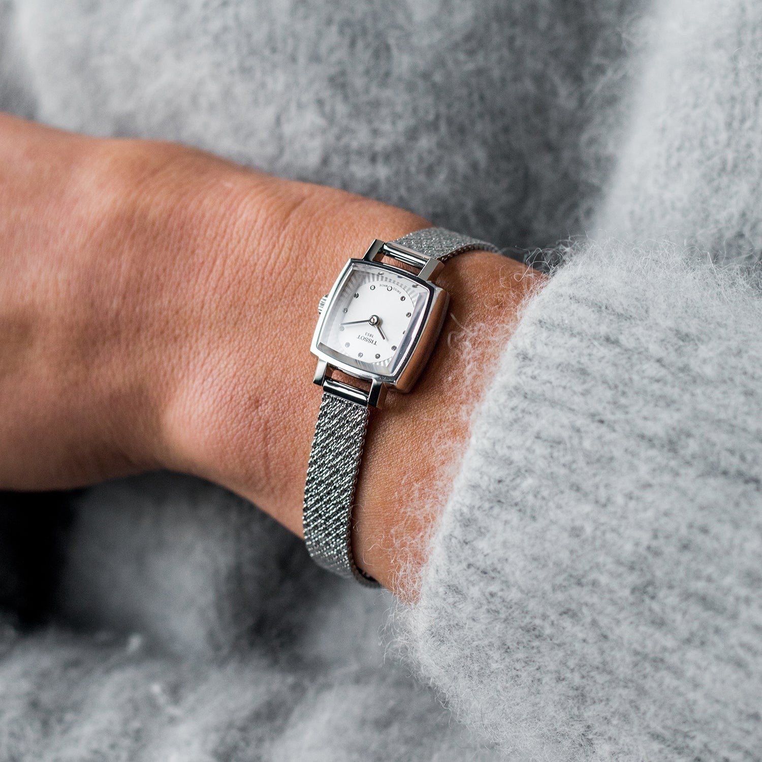 Relógio Tissot Lovely Square 20x20mm T058.109.11.036.00